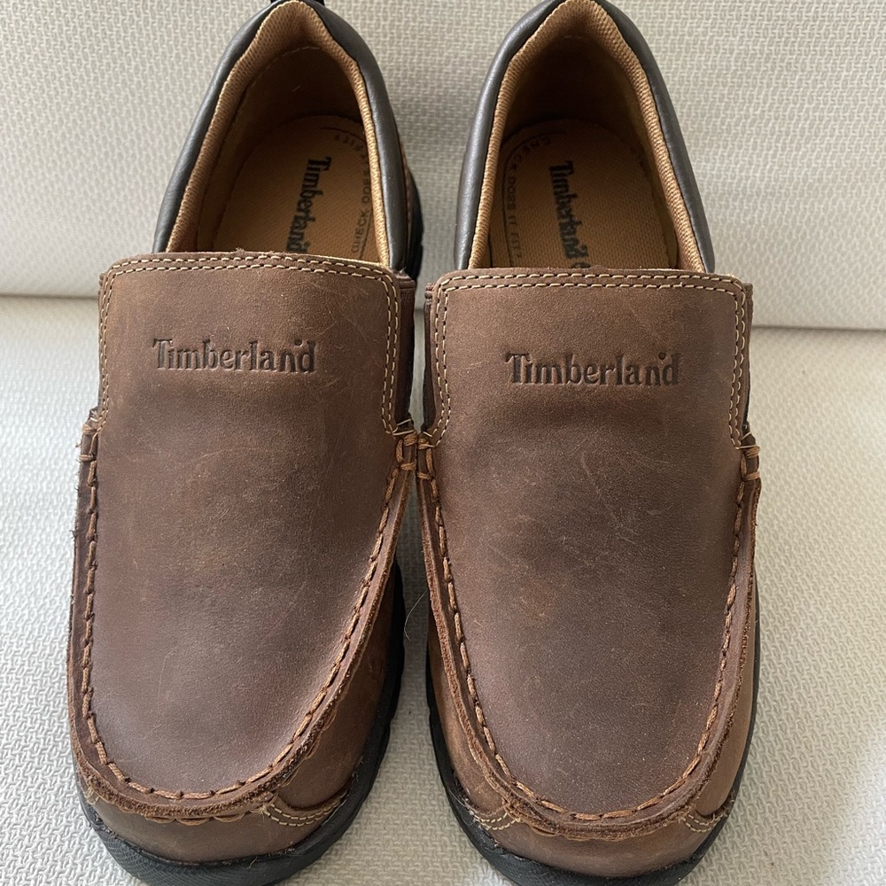 NEW Timberland Boy’s Brown Leather Slip-On Shoes - size 2.5Y - Picture 2 of 5